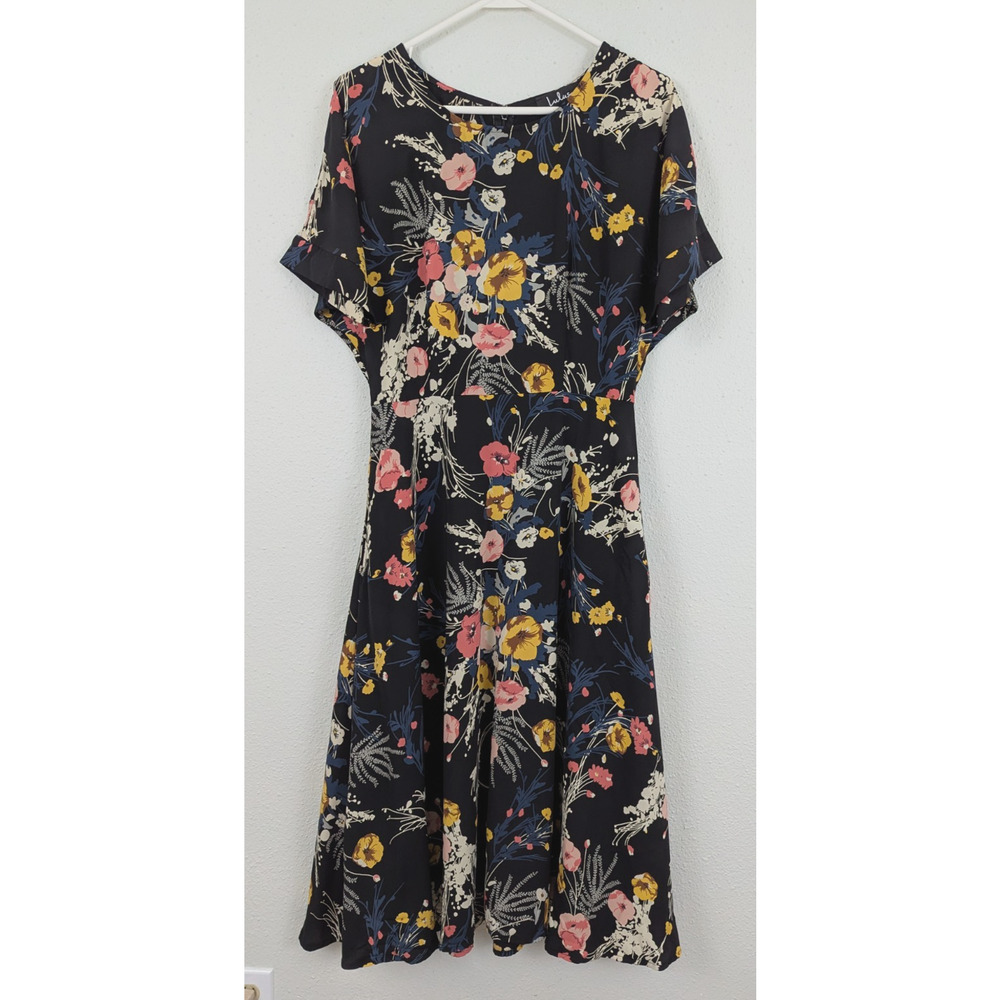 Lulus sz M Fit & Flare Midi length Dress short sleeves black floral print 0695